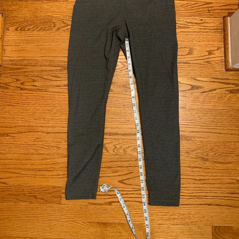 Member’s Mark gray 7/8 active pocket leggings.